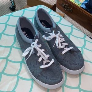 Women’s Size 11 Shoe